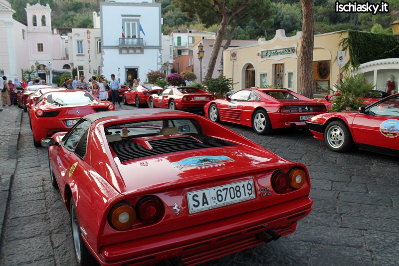 Raduno Ferrari ad Ischia