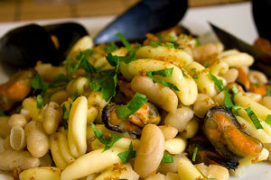 Pasta con fagioli e cozze